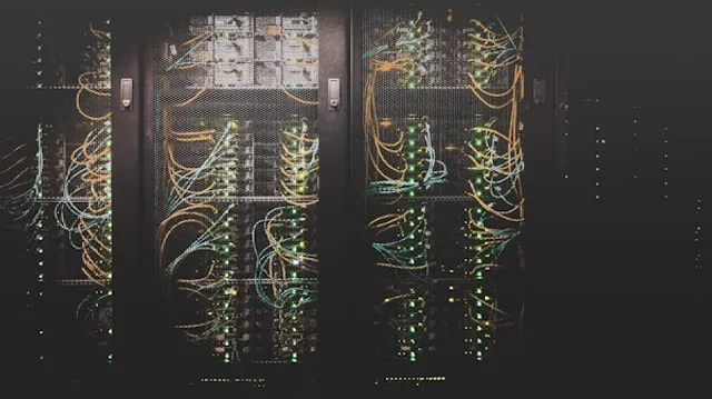 Serveurs supervisés pour maintenance informatique et mises à jour automatisées en entreprise